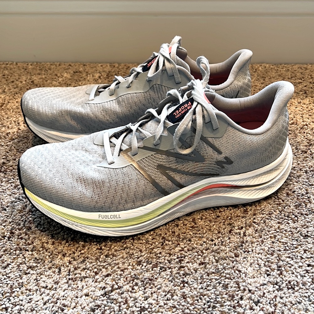 Men’s New Balance fuel cell Propel size 11.5